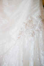 Load image into Gallery viewer, David&#39;s Bridal &#39;Strapless A Line&#39; size 6 used wedding dress view of detail
