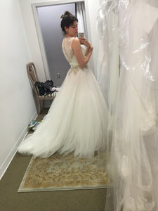 Allure Bridals '9022' size 4 new wedding dress side view on bride