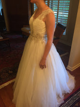 Load image into Gallery viewer, Allure Bridals &#39;9022&#39; size 4 new wedding dress side view on bride
