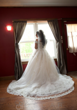 Load image into Gallery viewer, Sweetheart Neckline Princess Wedding Dress in Lace
