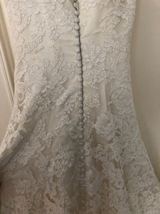 Vera Wang 'Jessica Simpson Dress' size 4 used wedding dress back view of buttons