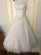 Load image into Gallery viewer, Ines Di Santo &#39;Embroidered Tulle&#39; size 2 used wedding dress front view on hanger

