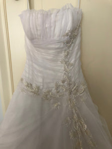 Ines Di Santo 'Embroidered Tulle' size 2 used wedding dress front view close up