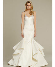 Load image into Gallery viewer, Jim Hjelm &#39;8558&#39; size 4 used wedding dress front view on model
