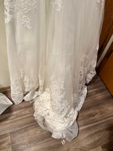 Load image into Gallery viewer, David&#39;s Bridal &#39;7WG4037&#39;
