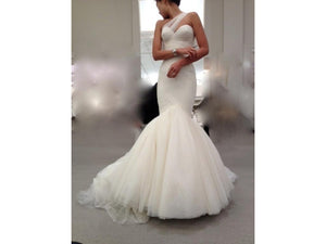 Mark Zunino 'MZBF47' size 4 use wedding dress front view on model