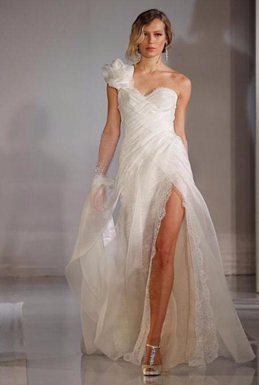 Ines Di Santo 'Cameo' size 4 sample wedding dress front view on model