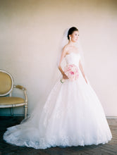 Load image into Gallery viewer, Ines Di Santo &#39;Estee&#39; size 4 used wedding dress front view on model
