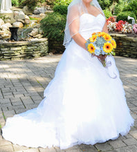 Load image into Gallery viewer, Jewel &#39;Strapless Tiered Tulle&#39; size 14 used wedding dress front view on bride
