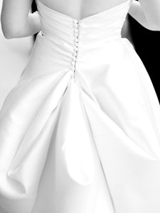 Pronovias 'Enza' size 8 used wedding dress back view on bride