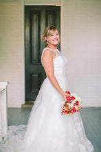 Load image into Gallery viewer, La Sposa &#39;Mecenas&#39; size 10 used wedding dress side view on bride
