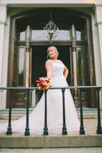 Load image into Gallery viewer, La Sposa &#39;Mecenas&#39; size 10 used wedding dress front view on bride
