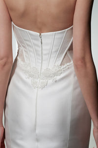 Kenneth Pool 'Milani' size 6 sample wedding dress back view close up on bride