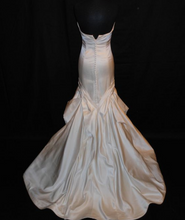 Load image into Gallery viewer, Priscilla of Boston &#39;LIA&#39; size 8 used wedding dress back view on mannequin
