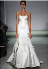 Load image into Gallery viewer, Priscilla of Boston &#39;LIA&#39; size 8 used wedding dress front view on model
