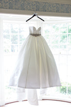 Load image into Gallery viewer, Essence of Australia &#39;Classic&#39; - essence of australia - Nearly Newlywed Bridal Boutique - 1
