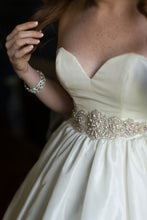 Load image into Gallery viewer, Essence of Australia &#39;Classic&#39; - essence of australia - Nearly Newlywed Bridal Boutique - 4
