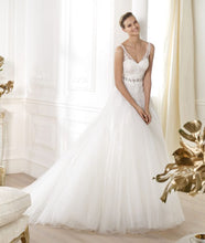 Load image into Gallery viewer, Pronovias &#39;Lauris&#39; - Pronovias - Nearly Newlywed Bridal Boutique - 1
