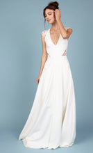 Load image into Gallery viewer, Floravere &#39;Lawrence&#39; size 4 new wedding dress front view on model
