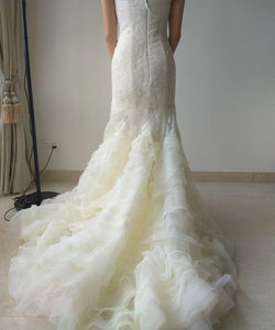 Vera Wang 'Leda' size 6 used wedding dress back view on bride