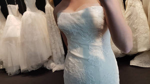 Vera Wang 'Leda' size 6 used wedding dress front view close up on bride