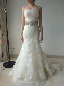 Vera Wang 'Leda' size 6 used wedding dress front view on bride