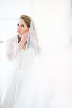 Load image into Gallery viewer, Amsale &#39;Cameron&#39; - Amsale - Nearly Newlywed Bridal Boutique - 4
