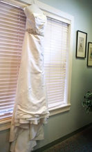 Load image into Gallery viewer, Marisa &#39;855&#39; - Marisa - Nearly Newlywed Bridal Boutique - 1
