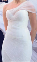 Load image into Gallery viewer, Mark Zunino &#39;MZBF47&#39; size 4 use wedding dress front view close up on model

