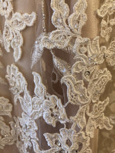 Load image into Gallery viewer, Madison James &#39;12&#39; size 8 used wedding dress view of lace

