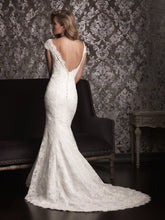Load image into Gallery viewer, Allure Bridals &#39;9000&#39; size 6 used wedding dress back view on model
