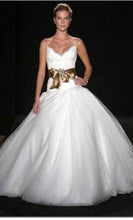 Load image into Gallery viewer, Monique Lhuillier &#39;Swan Lake&#39; - Monique Lhuillier - Nearly Newlywed Bridal Boutique - 8
