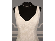 Load image into Gallery viewer, Monique Lhuillier &#39;Teagan&#39; - Monique Lhuillier - Nearly Newlywed Bridal Boutique - 6
