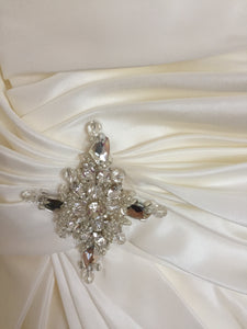 Da Vinci 'Satin Ballgown' size 18 new wedding dress view of pin