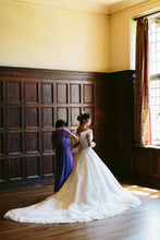 Load image into Gallery viewer, Mandy &#39;Princess&#39; size 0 used wedding dress side view on bride
