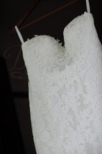 Load image into Gallery viewer, Lis Simon &#39;Harlow&#39; size 10 used wedding dress front view close up
