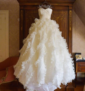 Oscar de la Renta 'Sweetheart' size 16 new wedding dress front view on hanger