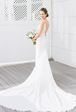 Michal Medina 'Juilia' size 2 used wedding dress side view on bride