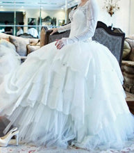 Load image into Gallery viewer, Pnina Tornai &#39;2 Piece&#39; size 6 used wedding dress side view on bride

