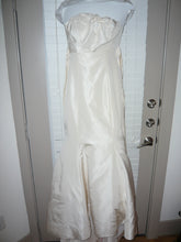 Load image into Gallery viewer, Vera Wang &#39;Spring 2008&#39; size 6 used wedding dress front view on hanger

