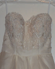 Load image into Gallery viewer, Watters &#39;Napa&#39; Style 9075B - Watters - Nearly Newlywed Bridal Boutique - 8
