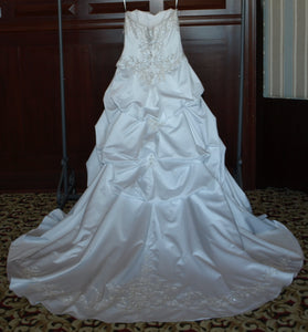 David's Bridal 'WG3239' size 14 used wedding dress back view on hanger