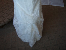 Load image into Gallery viewer, Monique Lhuillier &#39;Gemma&#39; - Monique Lhuillier - Nearly Newlywed Bridal Boutique - 8
