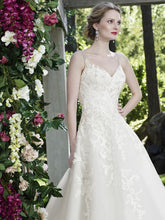 Load image into Gallery viewer, Casablanca &#39;Juniper&#39; size 16 used wedding dress front view close up on model
