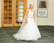 Load image into Gallery viewer, Lea Ann Belter &#39;Custom&#39; size 2 used wedding dress front view on bride
