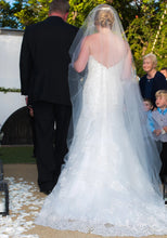 Load image into Gallery viewer, Allure Bridals &#39;2712&#39; size 6 used wedding dress back view on bride
