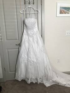 Oleg Cassini '14010002' size 4 new wedding dress front view on hanger