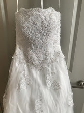 Load image into Gallery viewer, Oleg Cassini &#39;14010002&#39; size 4 new wedding dress front view on hanger
