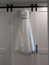 Load image into Gallery viewer, David&#39;s Bridal &#39;4XLWG3805&#39;
