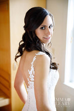 Load image into Gallery viewer, Pronovias &#39;Tibet/Pladie&#39; size 2 used wedding dress side view on bride
